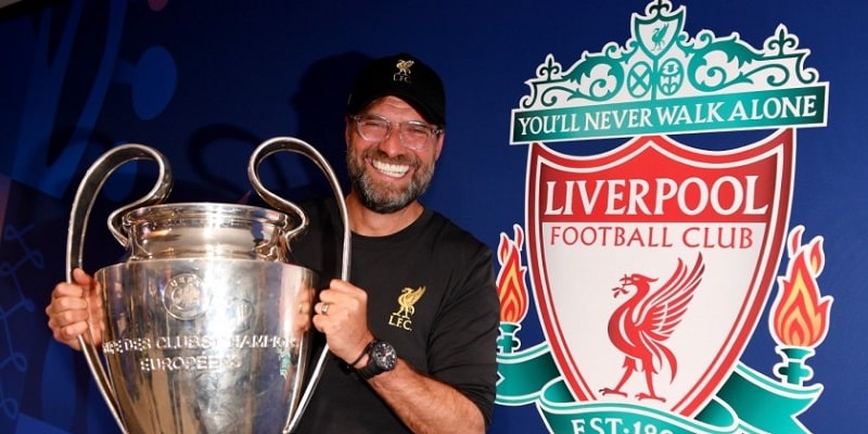 Gắn bó với Liverpool trong 9 năm và có được nhiều thành tựu lớn